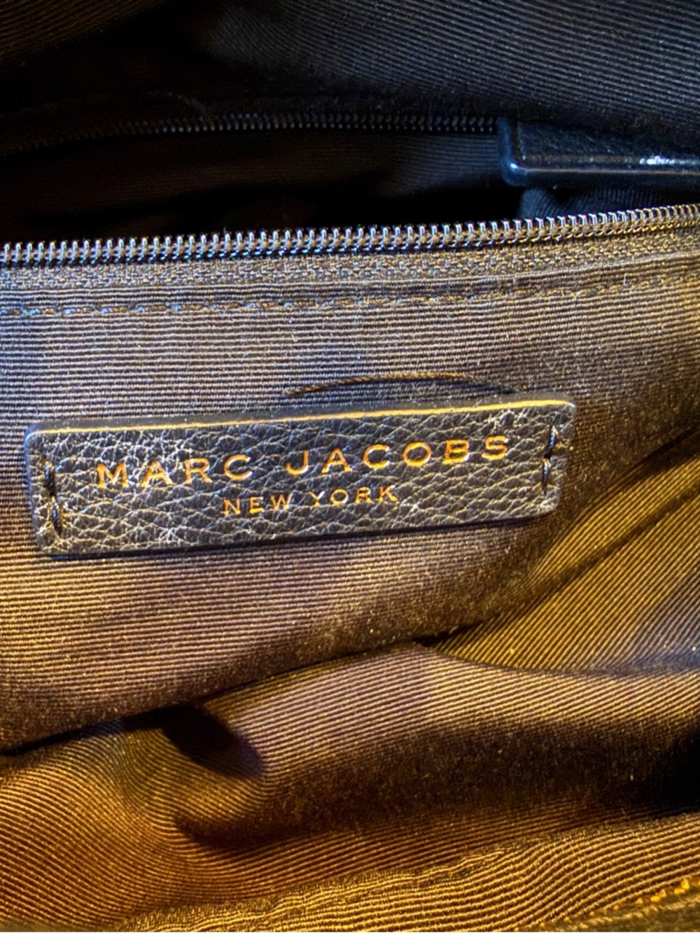 Marc By Marc Jacobs Black Leather Shoulder Bag with Gold Plaque - Picture 12 of 14